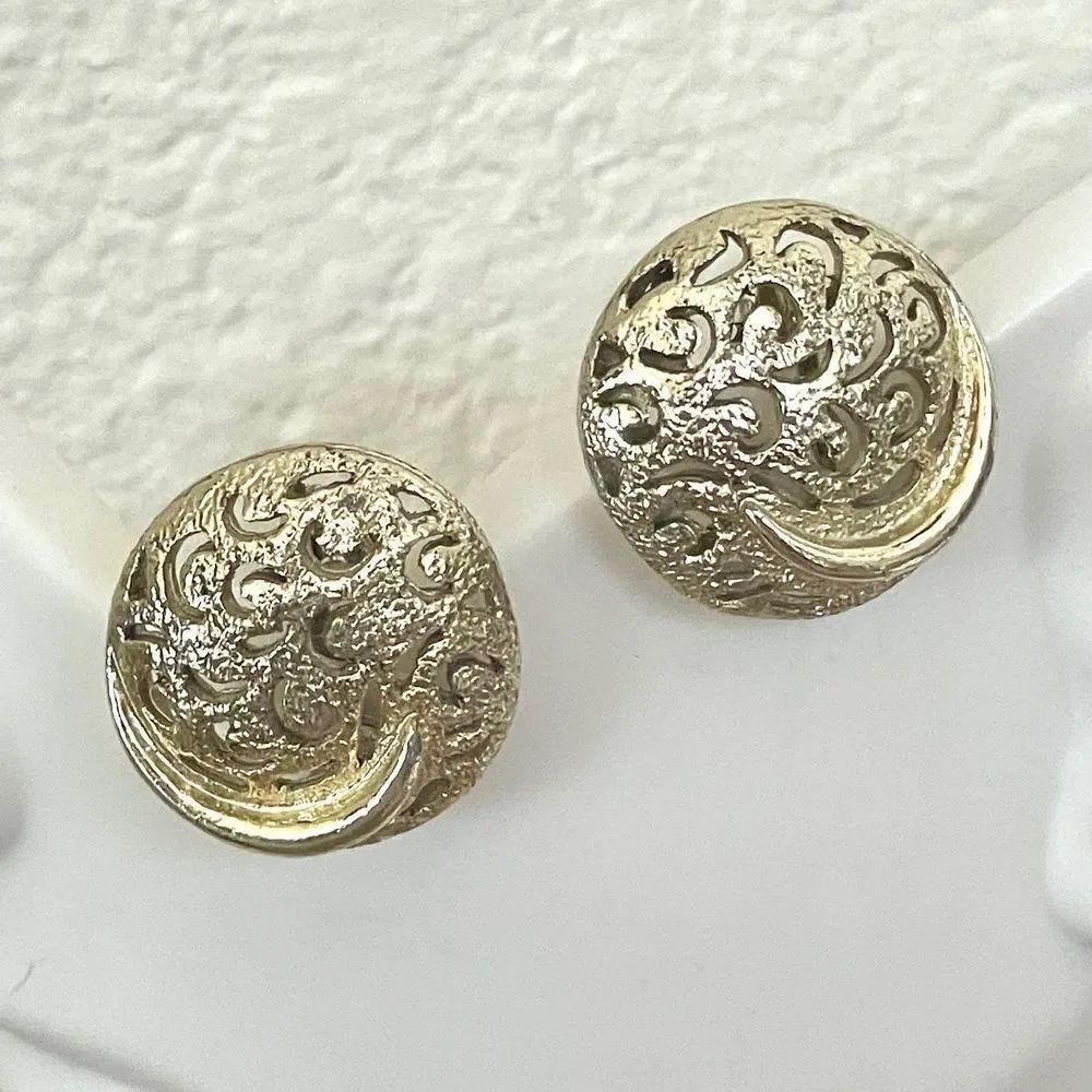 Small gold tone clip on earrings